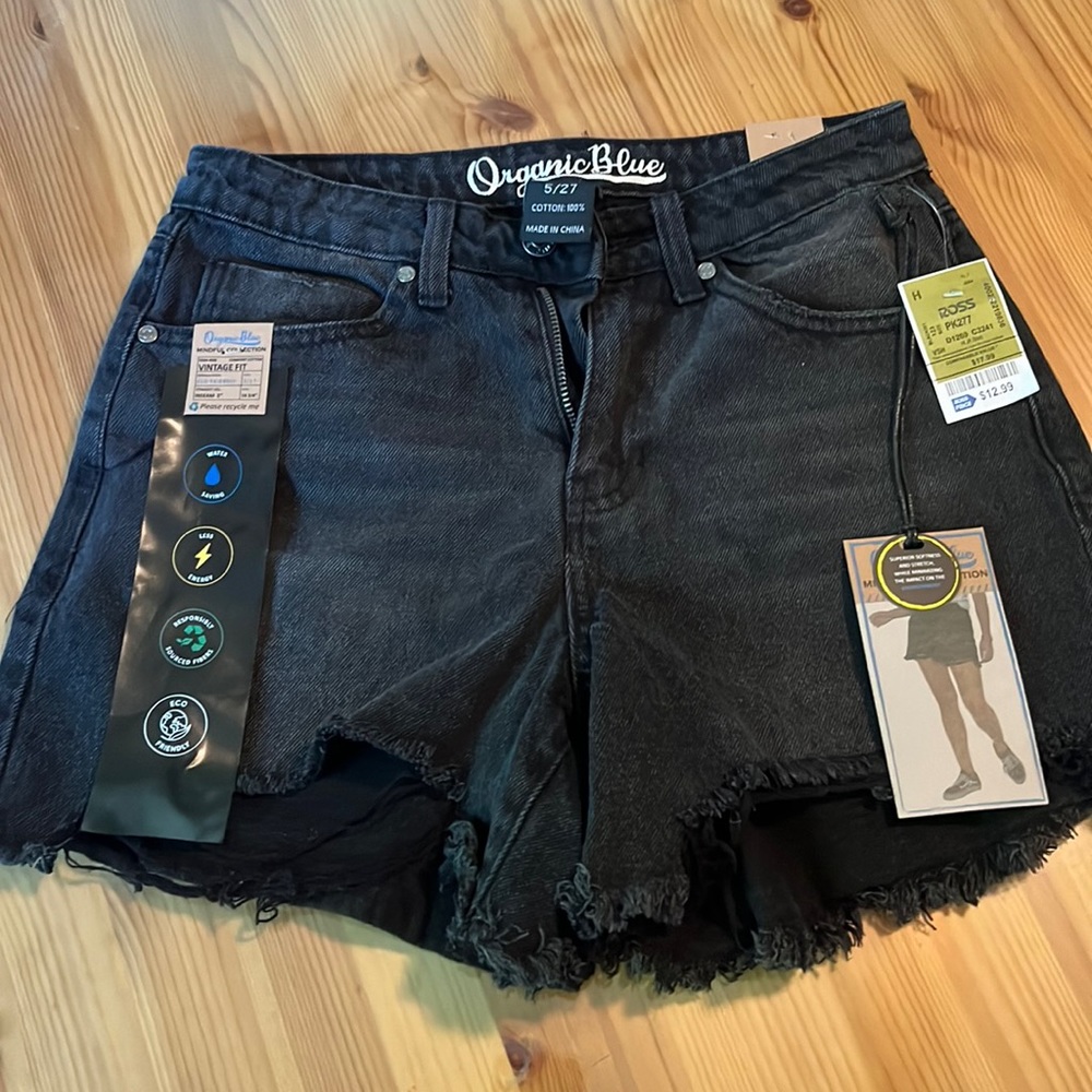 Womens shorts size 5/27